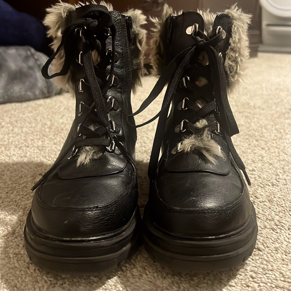Sun and Stone comfortable Winter boots.